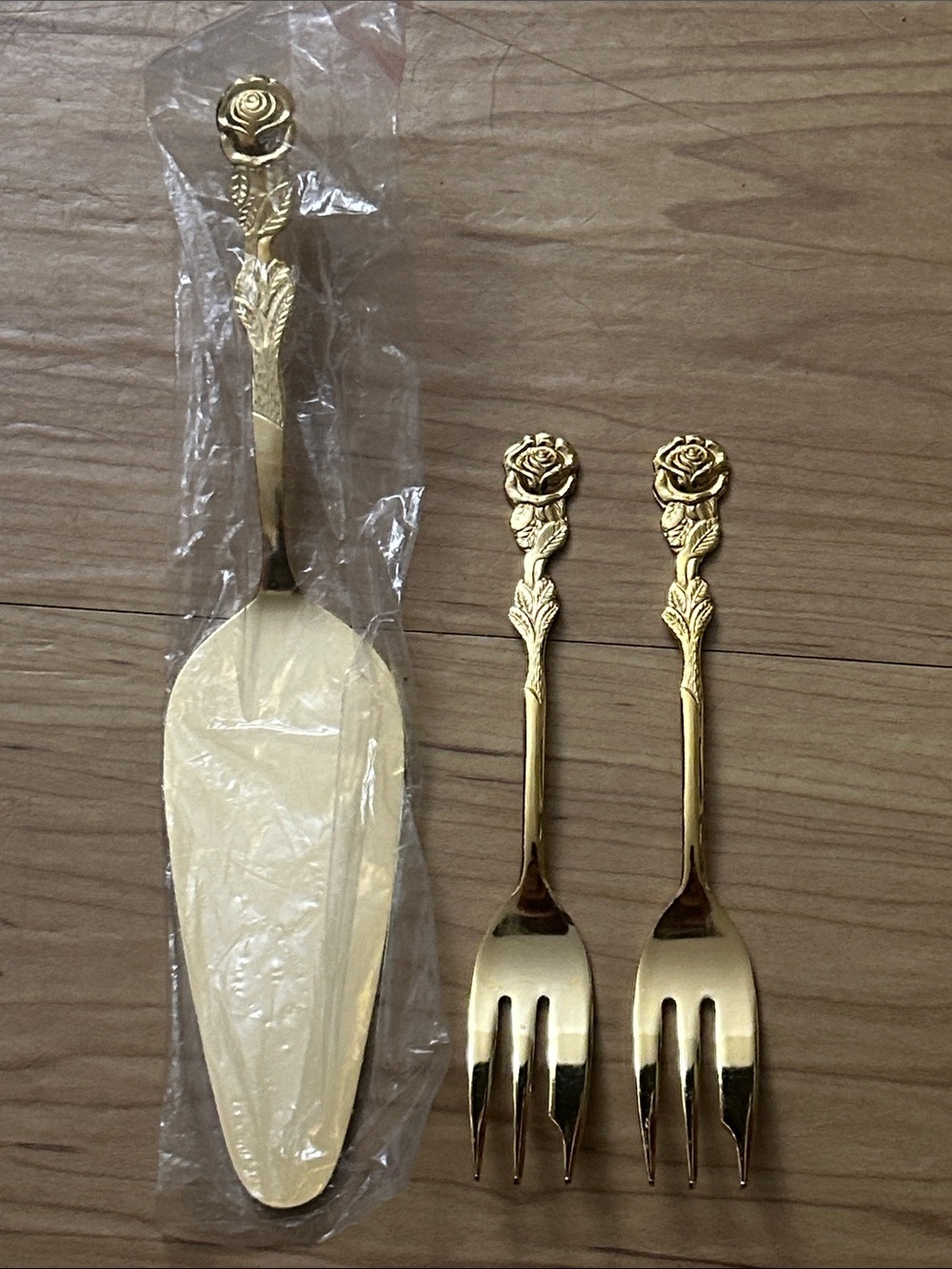 Gold Rose Handle Serving/cake lifter and Demi Fork Set - made in Japan